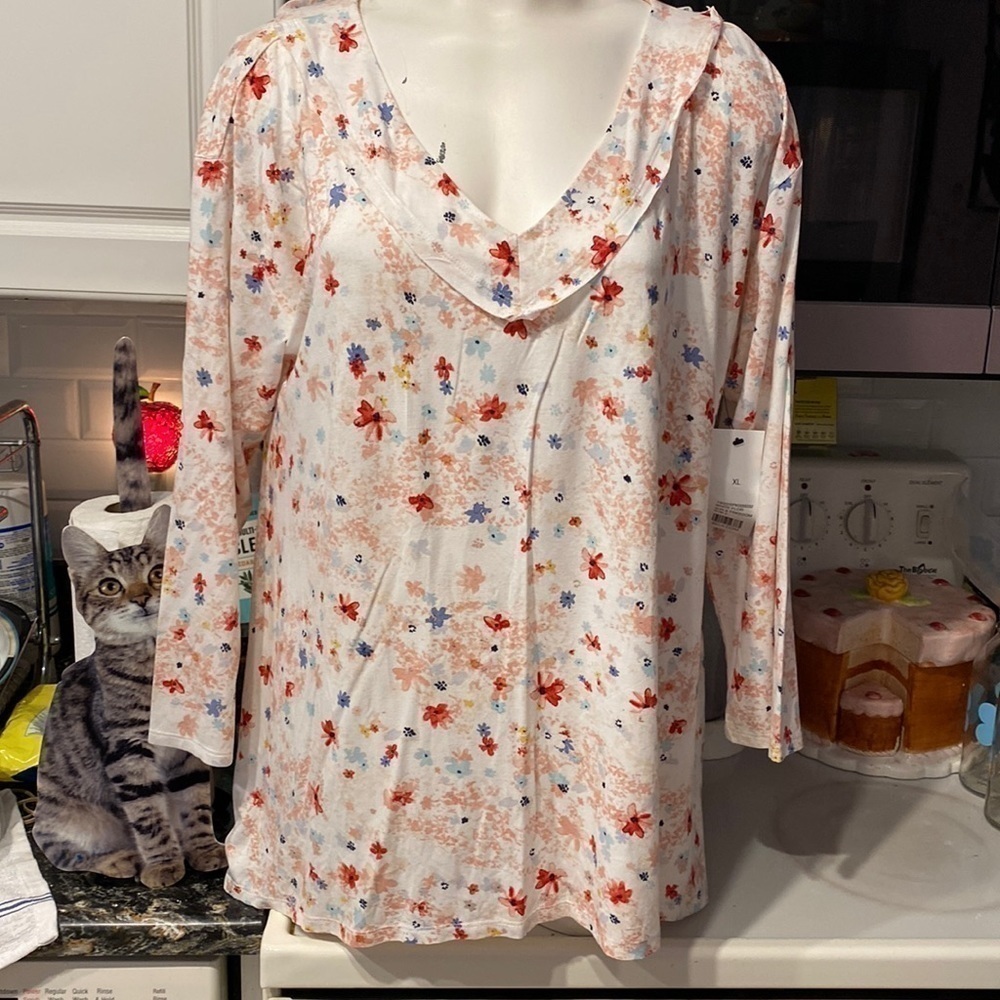 A womens New Directions floral stretch 3/4 sleeve regular size top XL. NWT